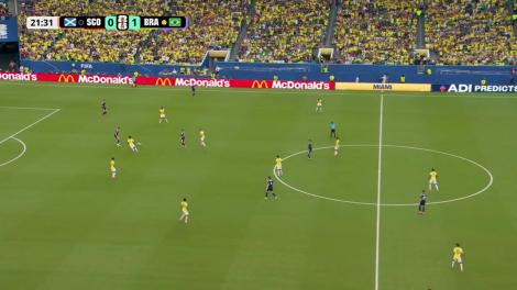 Gol Vinicius! Atacantul profită de eroarea lui McKenna și marchează (min. 7) | Scoția - Brazilia
