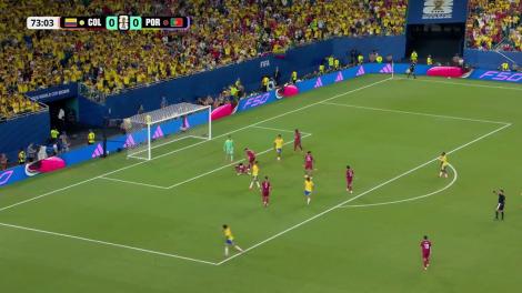 James Rodr&iacute;guez șutează puternic din afara careului, dar Renato Veiga respinge mingea | Columbia - Portugalia