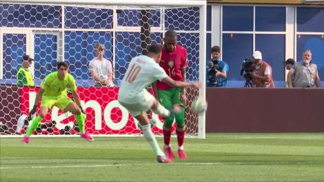 GOL! Kylian Mbappe deschide scorul cu un șut direct la vinclu | Franța - Maroc