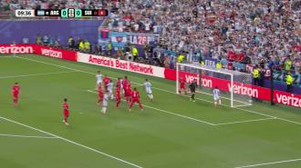 Mac Allister &icirc;nscrie după centrarea lui Messi din corner (min. 10) | Argentina - Elveția