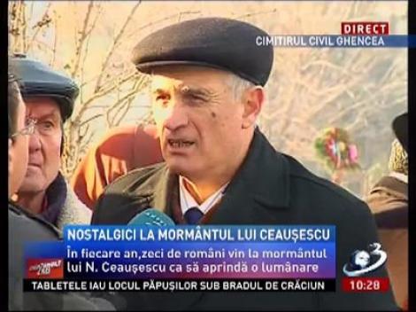 Nostalgici la mormântul lui Ceauşescu în ziua de Crăciun