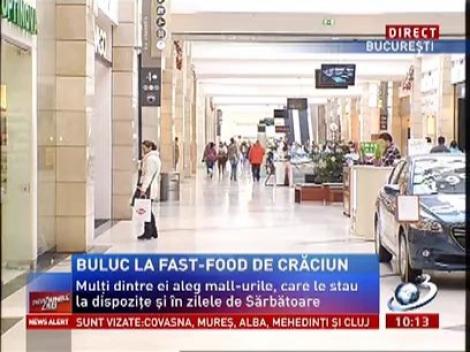 Mulţi români petrec Crăciunul la fast-food