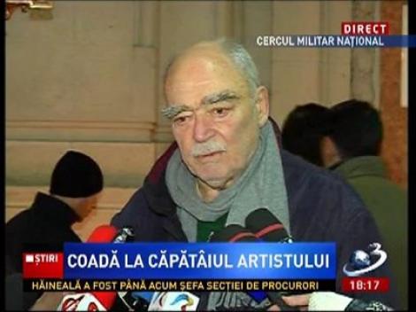 Mircea Albulescu, răvăşit de durere, la sicriul luI Sergiu Nicolaescu