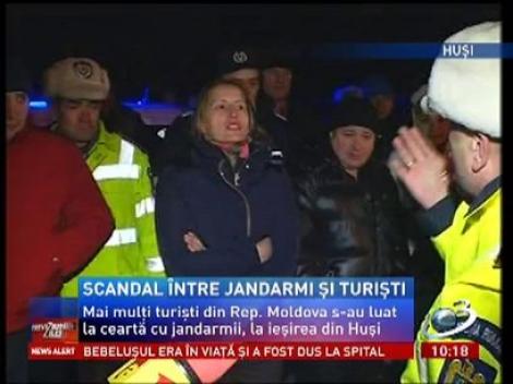 Scandal monstru la ieşirea din Huşi, între turişti şi jandarmi