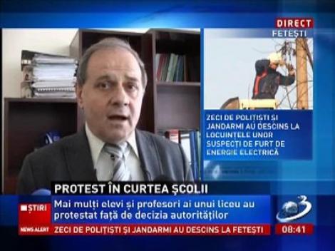 Protest la un liceu din Motru