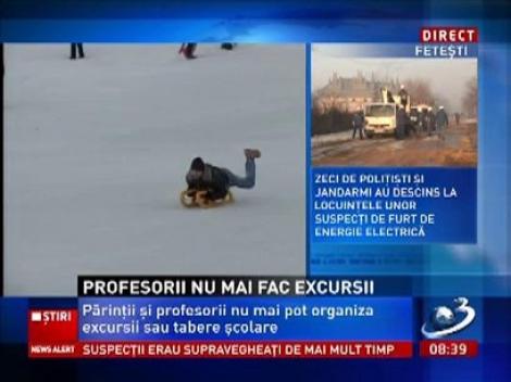 Profesorii nu mai pot organiza excursii şcolare