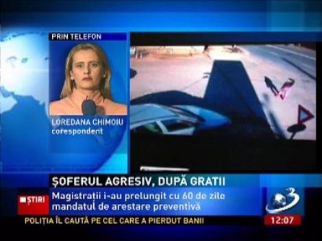 Şoferul de 19 ani care a lovit intenţionat cu maşina o tânără, rămâne în arest