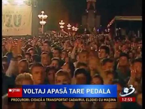 Solistul trupei Voltaj a rămas fără permis de conducere! Conducea cu 120 km pe oră