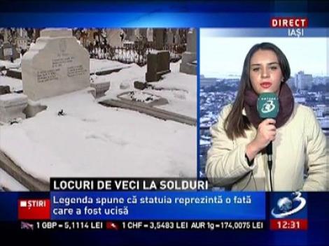 Statuia uriaşă a unui copil a fost scoasă la vânzare într-un cimitir din iaşi