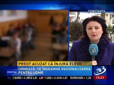 Profesor de religie, acuzat de părinţi că le terorizează copiii