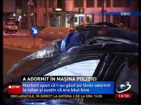 Ameţit de alcool şi de somn, un tânăr din Sibiu a intrat cu maşina într-un stâlp
