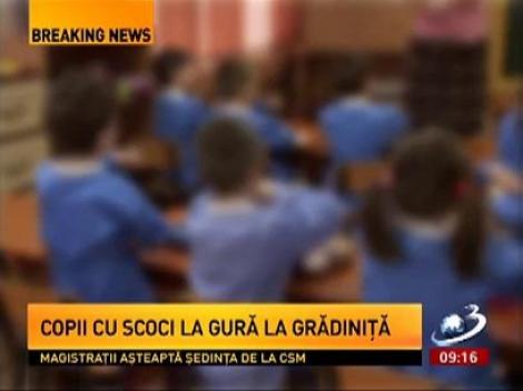 Timișoara. Educatoarea unei grădinițe lipea scoci pe gura micuților pentru a-i face să tacă!