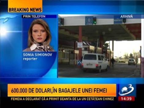 Sumă de bani uriașă confiscată la vamă! 600 de mii dolari ascunși în bagajele unei femei