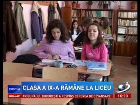 Sute de elevi din Ploieşti s-au umplut de păduchi