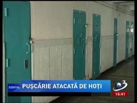 Puşcărie din Craiova, atacată de hoţi