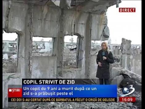 Tragedie la Feteşti! Un baietel de 9 ani a murit strivit de un zid