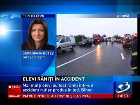 Accident rutier în judeţul Bihor! Un microbuz cu 9 copii a fost lovit de un tir