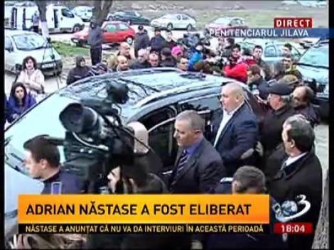 Imagini cu Adrian Năstase la ieșirea din penitenciarul Jilava