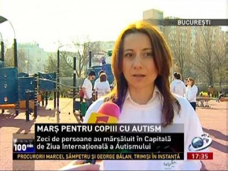 Zeci de persoane au mărşăluit în Capitală de Ziua Internaţională a Autismului