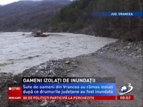 Oameni izolaţi de restul lumii, gospodării acoperite de ape. Rezumatul tragic al inundaţiilor care au răvăşit România