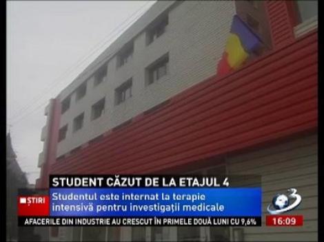 Un student a supravieţuit miraculos, după ce a căzut de la etajul patru