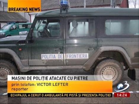 Mașini de poliției atacate cu pietre pentru că au urmărit 2 persoane suspecte de contrabandă de țigări. Localnicii din Vicovul de Sus s-au folosit de copii pentru a-i împiedica