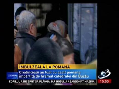 Bătaie pe bucatele de la pomana împărțită de hramul catedralei din Buzău