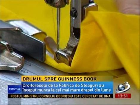 Croitoresele de la Fabrica de Steaguri au început munca la cel mai mare steag din lume