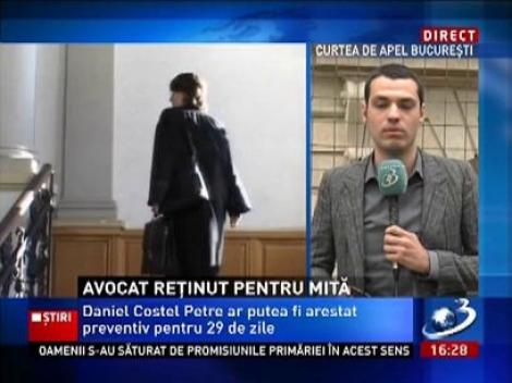 Avocat reţinut pentru mită