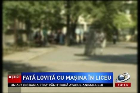 O elevă din Bacău a fost călcată pe picior de o maşină, chiar în curtea şcolii