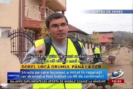 Dorel urcă drumul până la cer! Localnicii din Curtea de Argeş abia mai pot ieşi din curţi