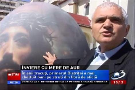 Primarul din Bistrița a cheltuit peste 20 de mii de lei pentru 7 mere decorative