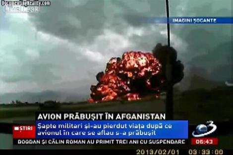 Imagini şocante: Şapte militari au murit după prăbuşirea unui avion în Afganistan