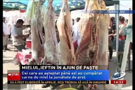 Preţul cărnii de miel a scăzut în ajunul Paştelui