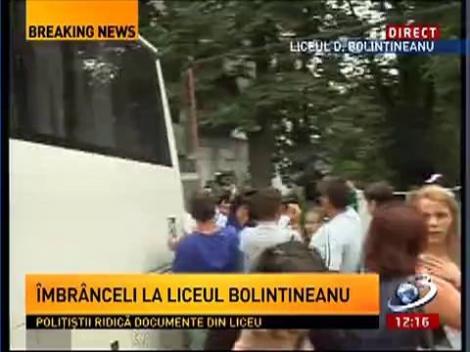 Îmbrânceli la liceul Dimitrie Bolintineanu. Scandal între părinţi şi poliţişti