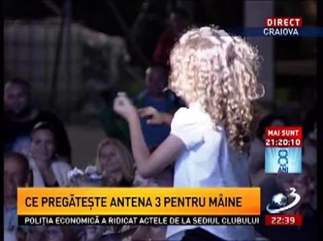 Finalista "Next Star" Ionela Dinu fredonează "Vara nu dorm" pe scena din Piaţa Mihai Viteazul, Craiova