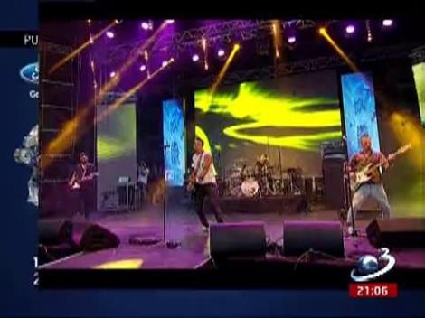 Trupa Vunk au cântat live, piesa "Vreau o ţară ca afară"