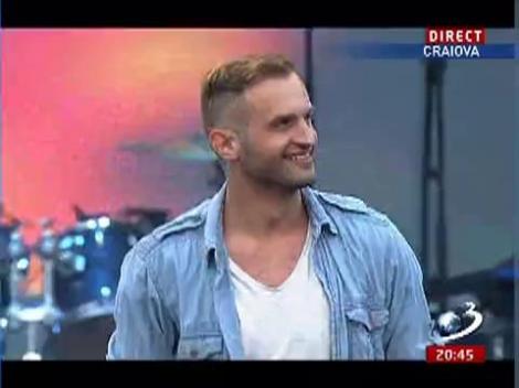 Akcent, pe scena de la Craiova interpretează hitul "Buchet de trandafiri"