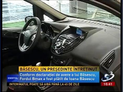 Băsescu, un preşedinte întreţinut de femeile din viaţa lui