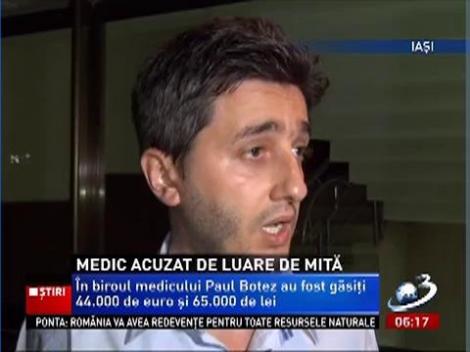Medic din Iaşi, acuzat de luare de mită
