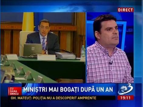 Radu Tudor: Până în 2004 Traian Băsescu se îmbrăca în costume ieftine, proaste şi care stăteau pe el ca pe gardul instituţiei