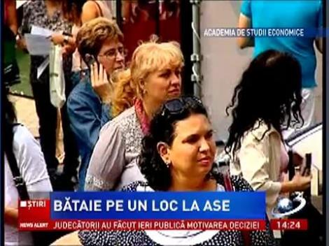 Mii de tineri se bat să prindă un loc la ASE