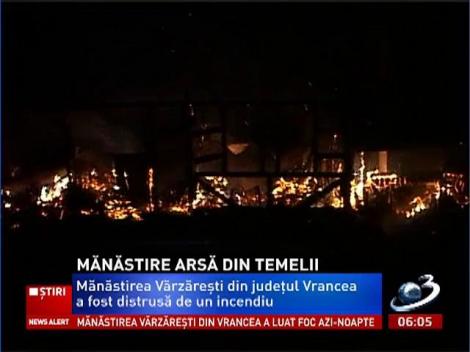 Una din cele mai frumoase mănăstiri din România, MISTUITĂ de flăcări