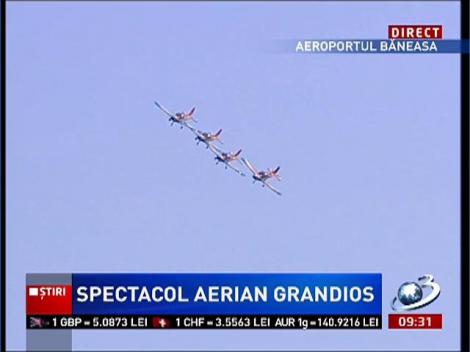Imagini cu Vulturii Tricolori, piloţi cu experienţă la zborul în formaţie