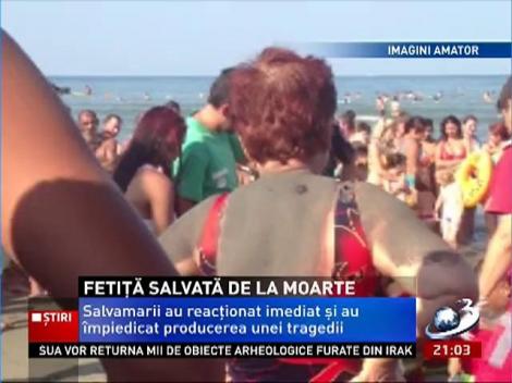 Salvamarii au salvat de la moarte o fetiţă, pe plaja din Constanţa