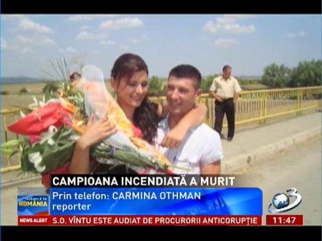 Campioana incendiată a murit
