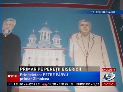 Primar pictat pe pereţii unei biserici. Edilul recunoaşte greşeala