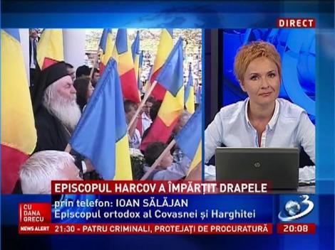 Episcopul Covasnei si Harghitei le-a împărţit credincioşilor 1.500 de steaguri ale României