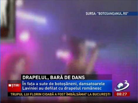Drapelul naţional, transformat în bară de dans la un concert din Botoşani