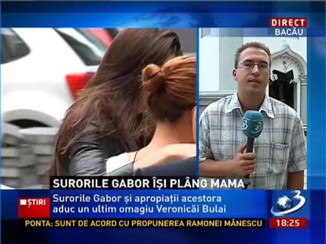 Jale şi durere la Bacău! Sute de oameni au venit să-i aducă un ultim omagiu Veronicăi Bulai